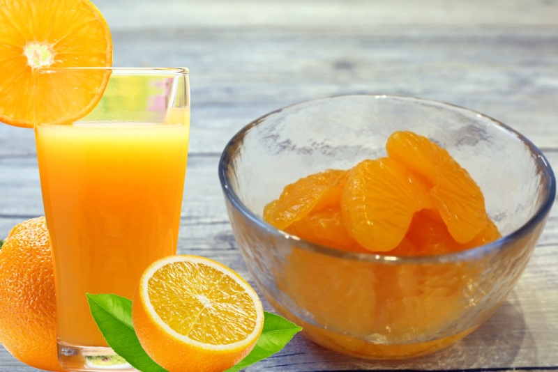 みかんの缶詰とオレンジジュース